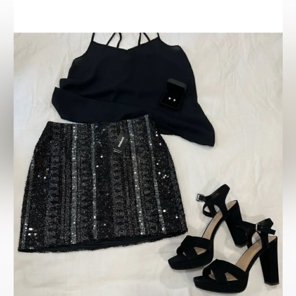 Express sequin mini skirt. - Picture 4 of 6